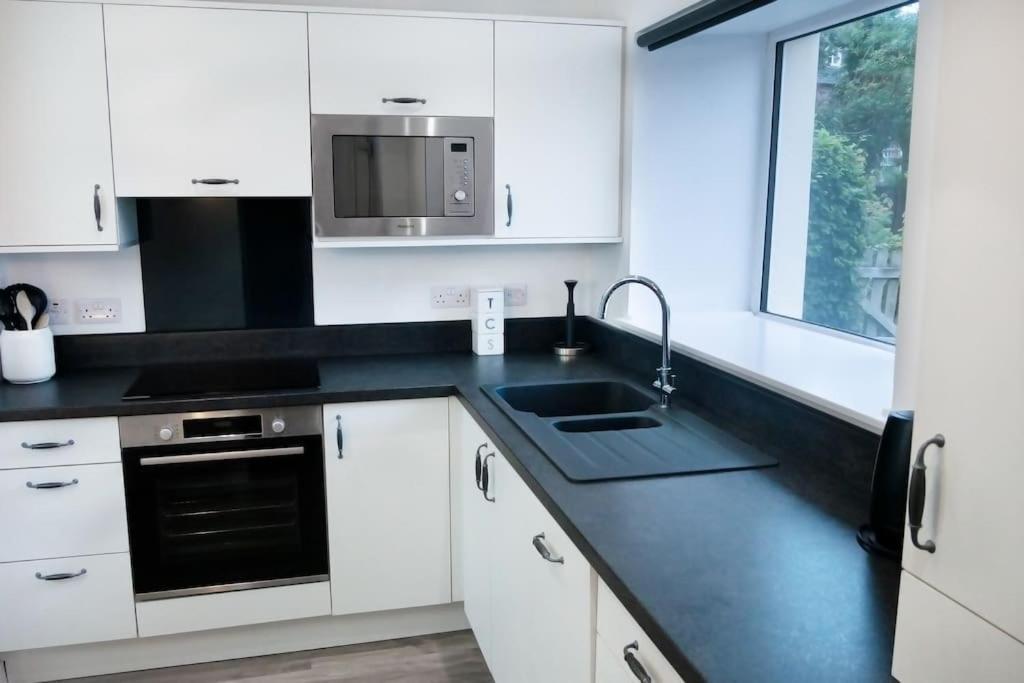 Central 2 Bedroom Luxury Home Close To River Ness 因弗内斯 外观 照片