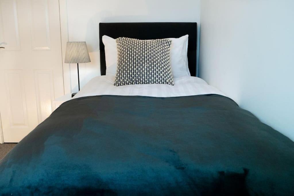 Central 2 Bedroom Luxury Home Close To River Ness 因弗内斯 外观 照片