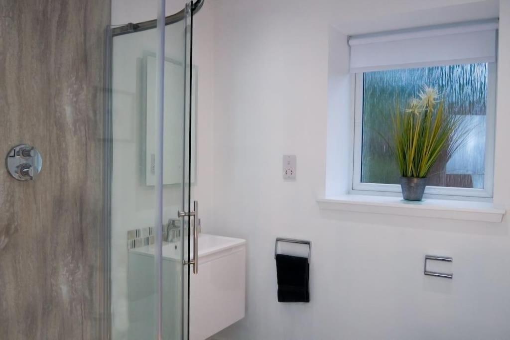 Central 2 Bedroom Luxury Home Close To River Ness 因弗内斯 外观 照片